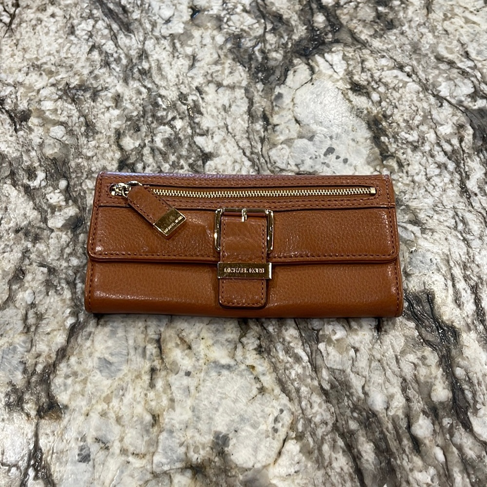 MICHAEL KORS “LAYTON” wallet brown pebble leather.looks new!